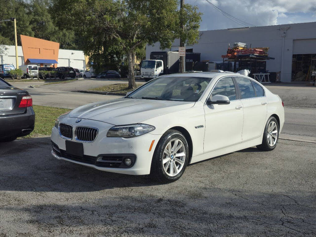 2016 BMW 5 Series 528i Sedan RWD