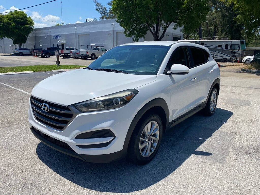 2016 Hyundai Tucson 2.0L SE FWD with Beige Seats