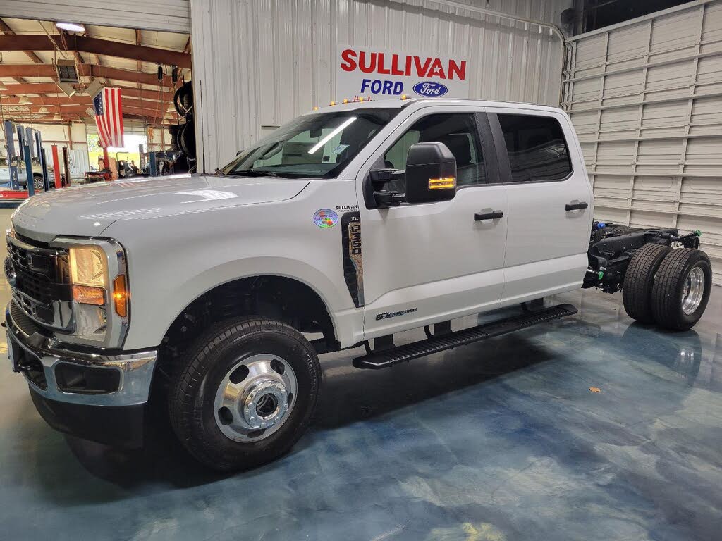 2026 Ford F-350 Super Duty Chassis XL Crew Cab DRW 4WD