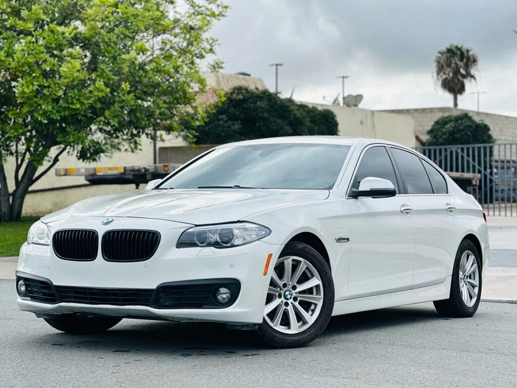 2016 BMW 5 Series 528i Sedan RWD