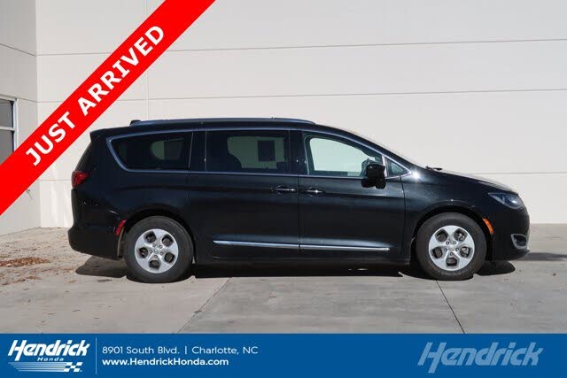 2017 Chrysler Pacifica Touring L Plus FWD