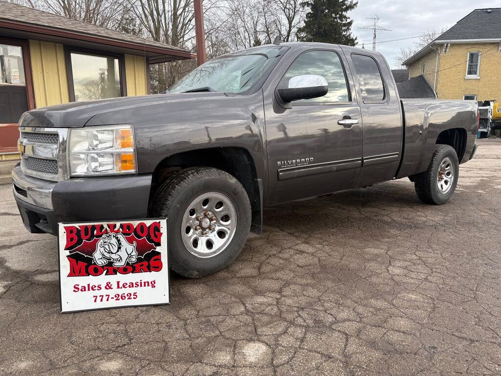 Chevrolet Silverado 1500 LS Extended Cab 4WD 2011