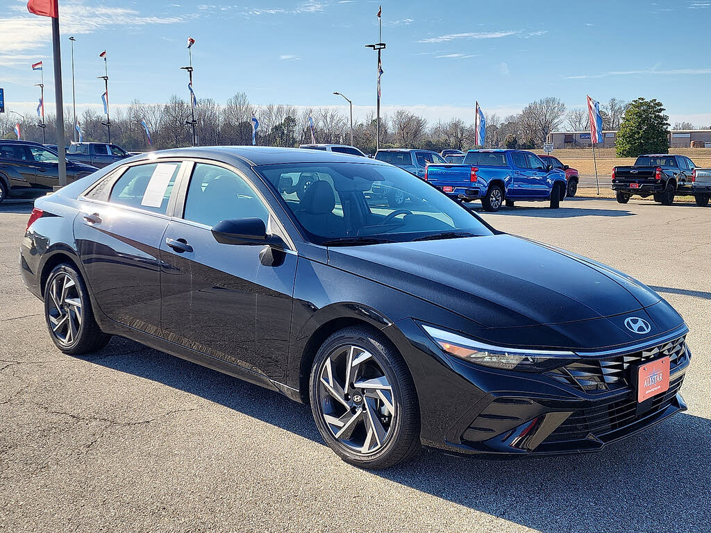 2025 Hyundai Elantra SEL Convenience FWD