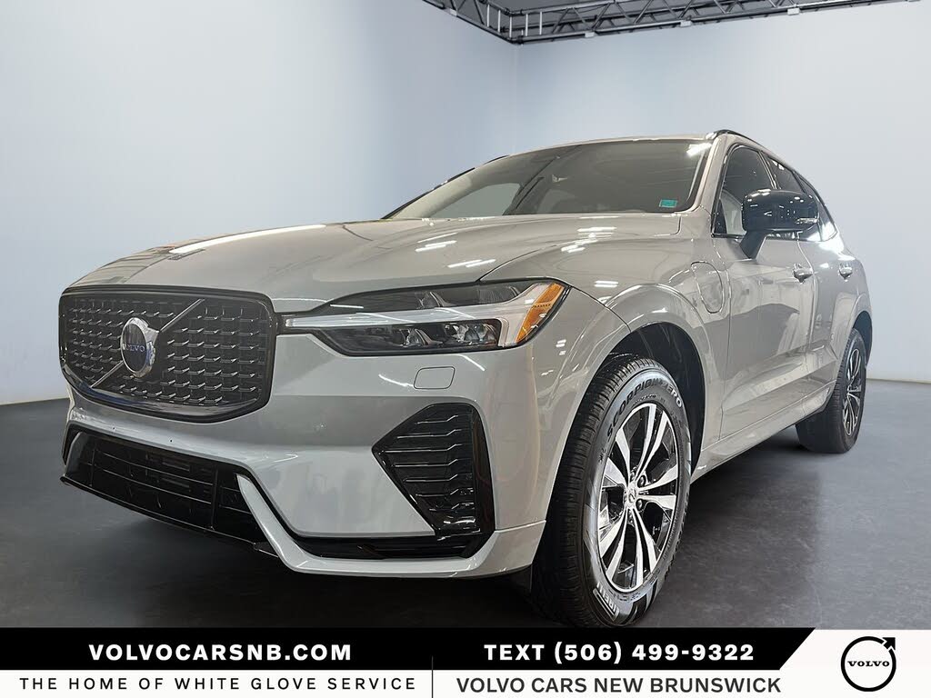 Volvo XC60 Recharge T8 Core Dark Theme eAWD 2025