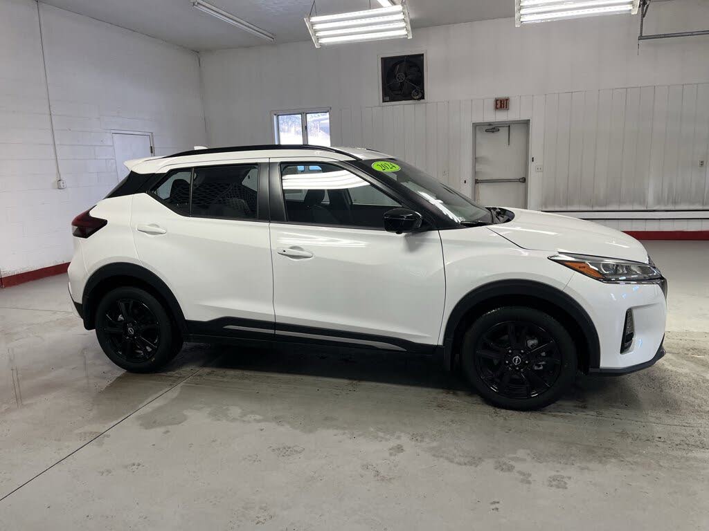 2024 Nissan Kicks SR FWD