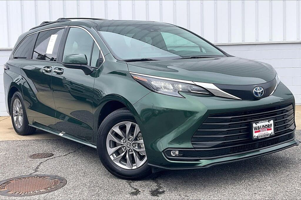 2025 Toyota Sienna XLE 7-Passenger AWD