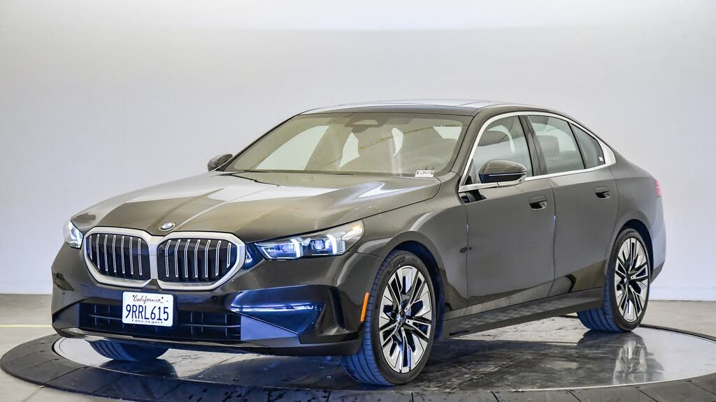 2025 BMW 5 Series 530i RWD