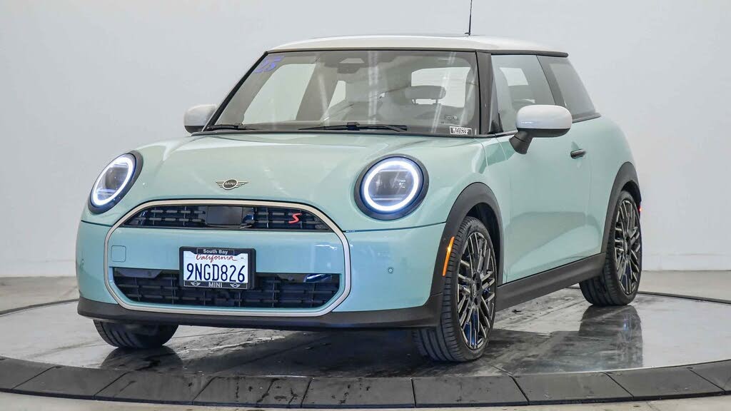 2025 MINI Cooper S Signature Trim 2-door Hatchback