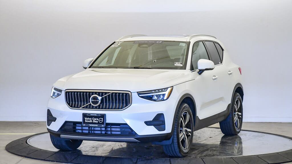 2025 Volvo XC40 B5 Core Bright Theme AWD