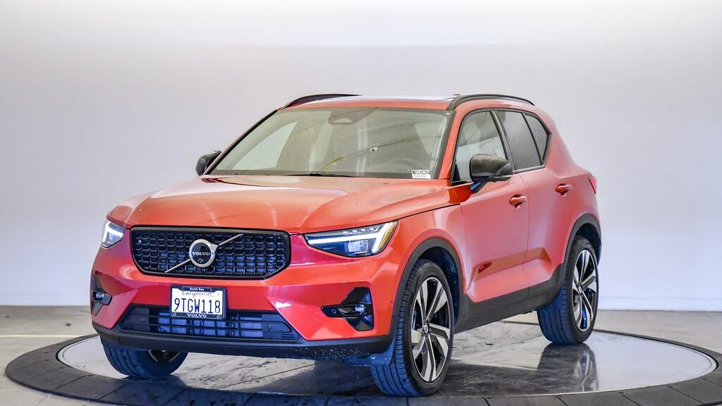 2025 Volvo XC40 B5 Ultra Dark Theme AWD