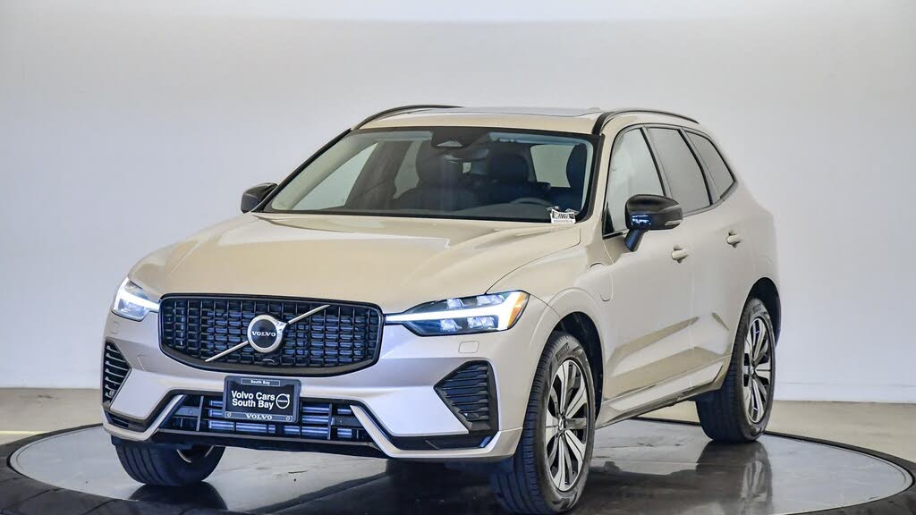 2025 Volvo XC60 Recharge T8 Core Dark Theme eAWD