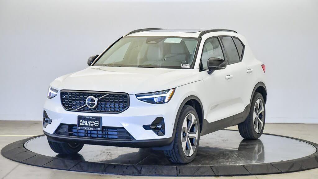 2026 Volvo XC40 B5 Plus AWD