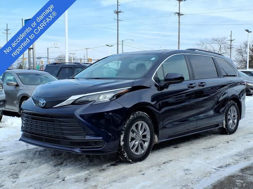 2025 Toyota Sienna LE 8-Passenger AWD