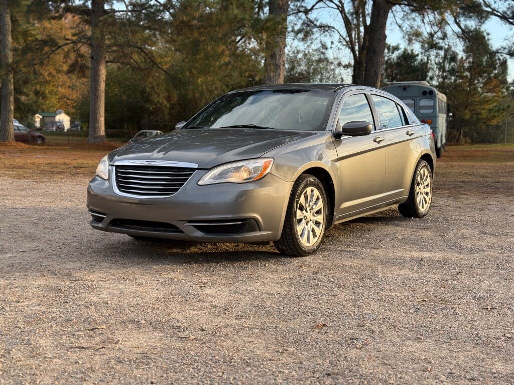 2013 Chrysler 200 LX Sedan FWD