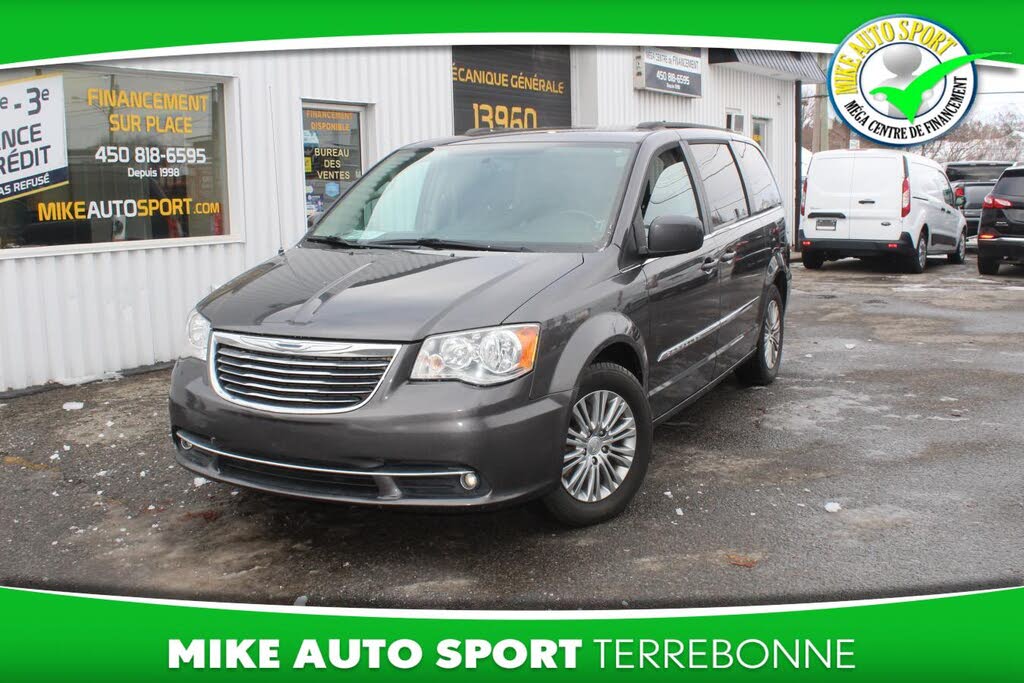 2016 Chrysler Town & Country Touring-L FWD