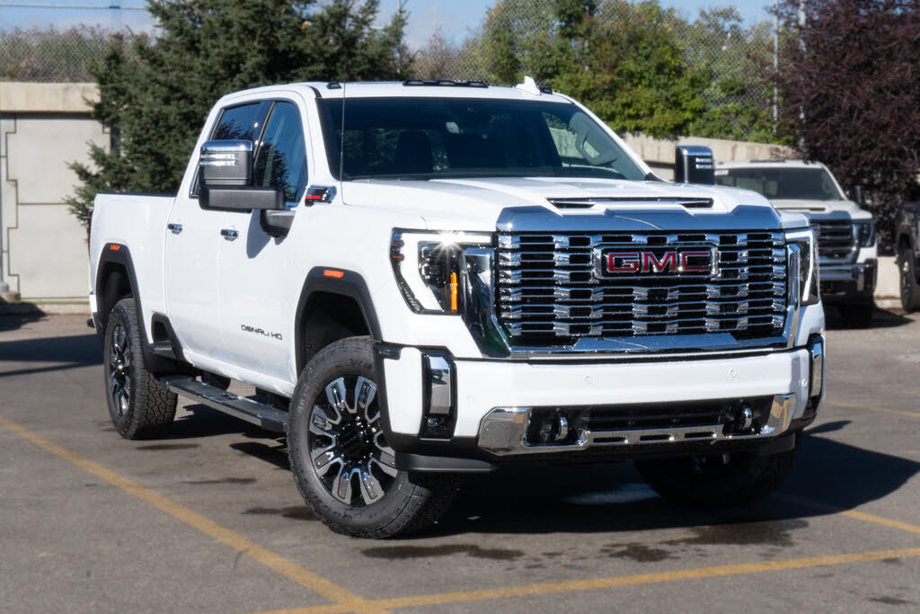 GMC Sierra 2500HD Denali Crew Cab 4WD 2026