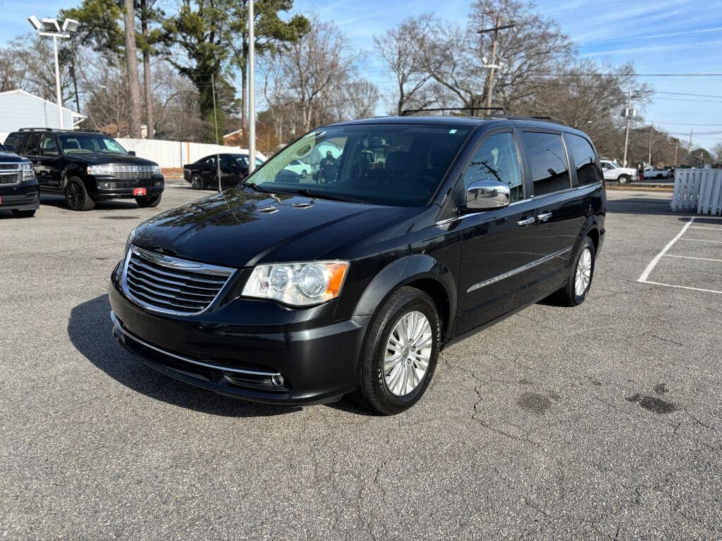 2012 Chrysler Town & Country Touring-L FWD