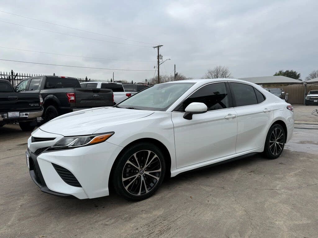 2020 Toyota Camry SE FWD