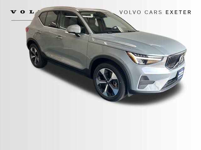 2025 Volvo XC40 B5 Core Bright Theme AWD