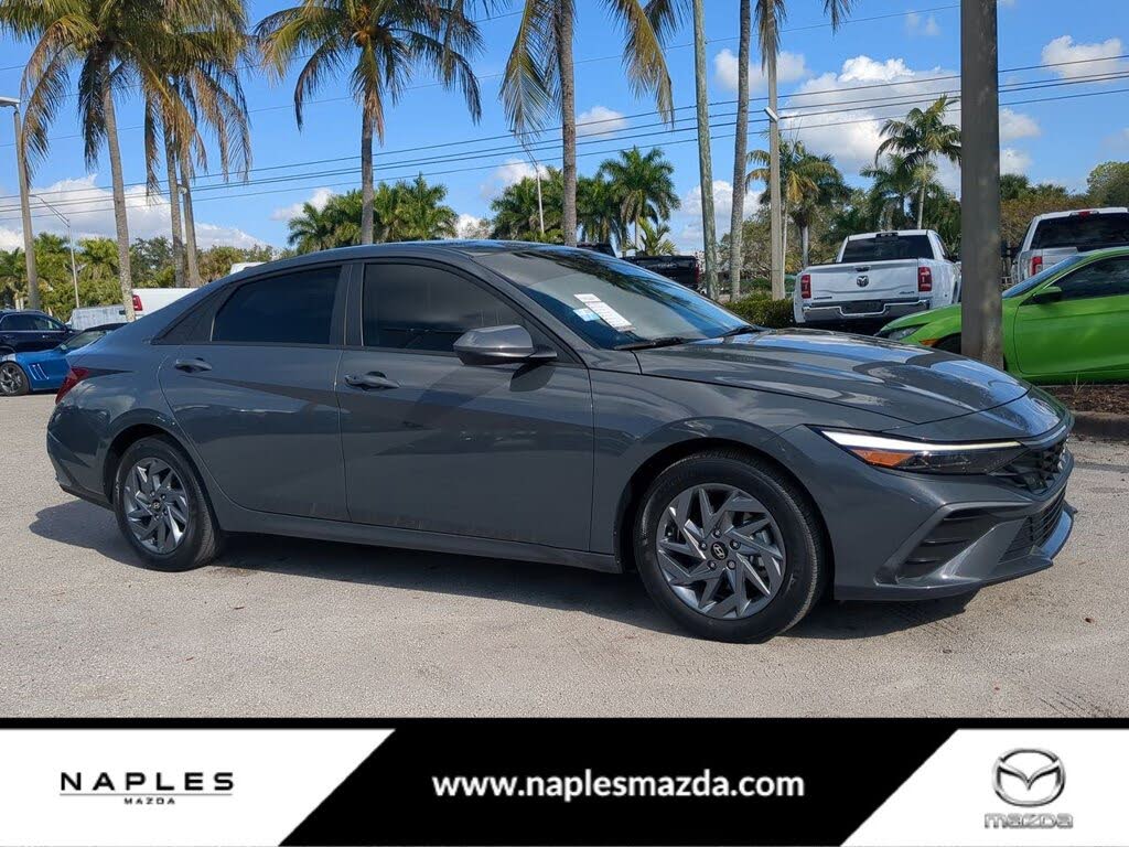 2024 Hyundai Elantra SEL FWD