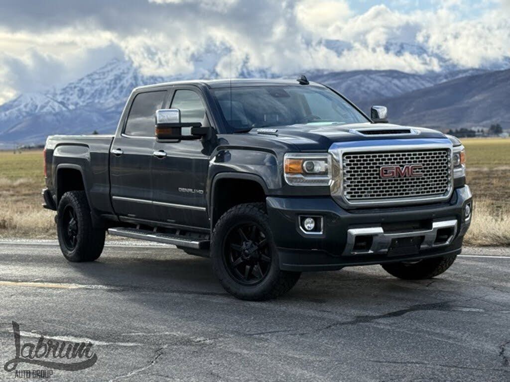 2017 GMC Sierra 3500HD Denali Crew Cab LB DRW 4WD