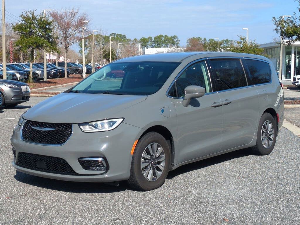 2022 Chrysler Pacifica Hybrid Touring L FWD