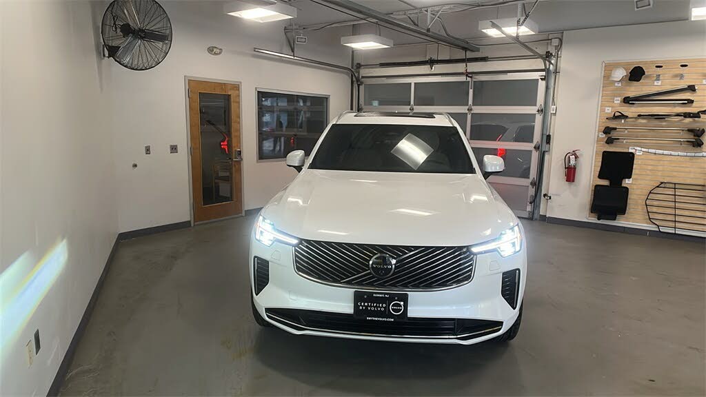 2025 Volvo XC90 B6 Plus Bright Theme 7-Passenger AWD