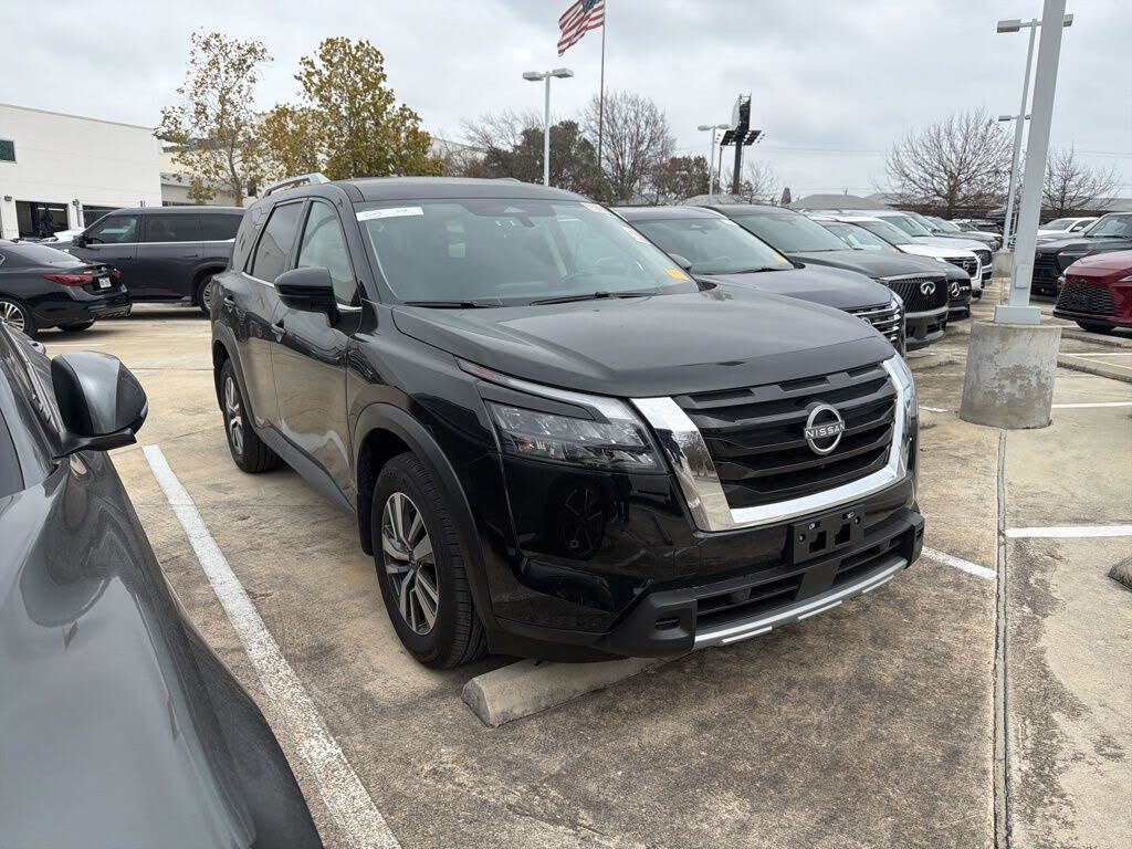 2025 Nissan Pathfinder SL 4WD