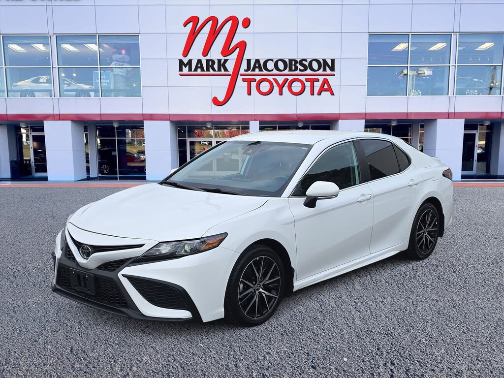 2024 Toyota Camry SE FWD