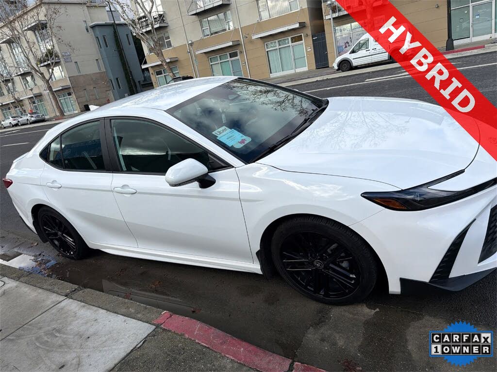 2025 Toyota Camry SE FWD