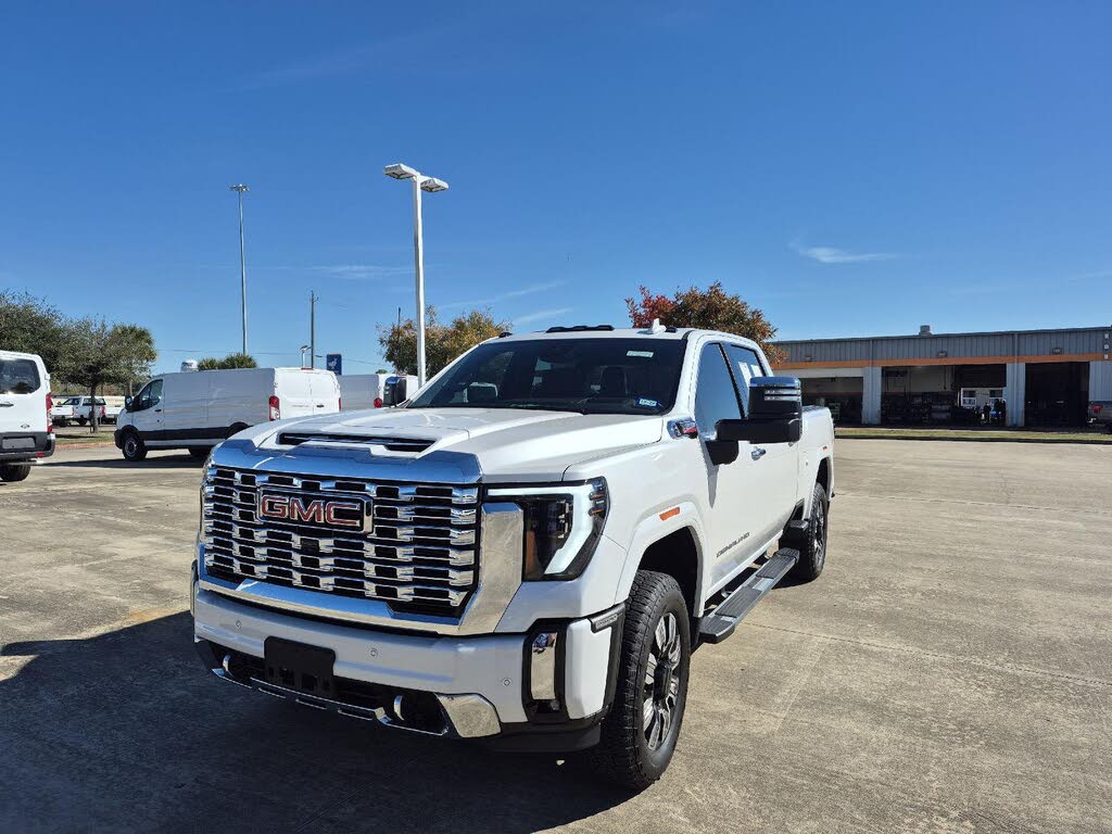 2025 GMC Sierra 2500HD Denali Crew Cab 4WD