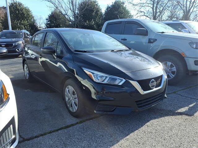 2022 Nissan Versa S FWD