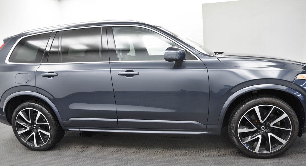 2022 Volvo XC90 T6 Momentum 6-Passenger AWD