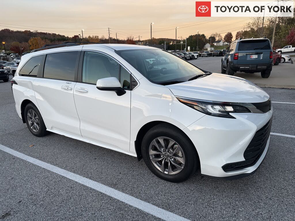 2023 Toyota Sienna LE 8-Passenger AWD