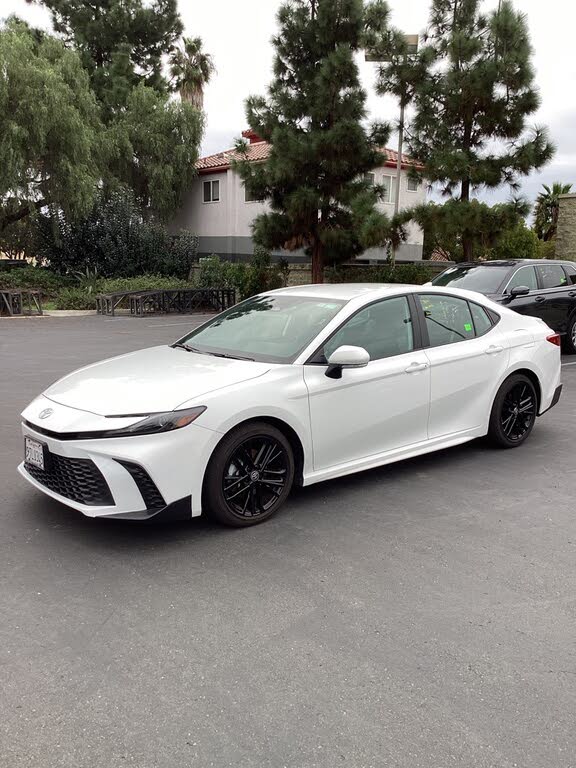 2025 Toyota Camry SE FWD