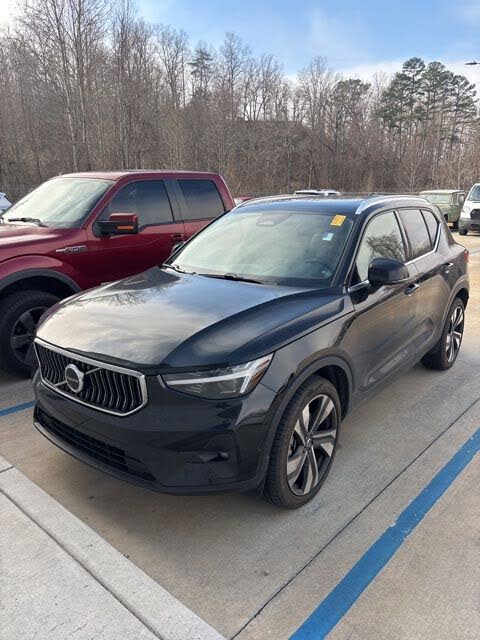 2025 Volvo XC40 B5 Plus Bright Theme AWD