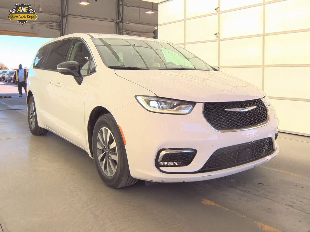 2024 Chrysler Pacifica Hybrid Select FWD