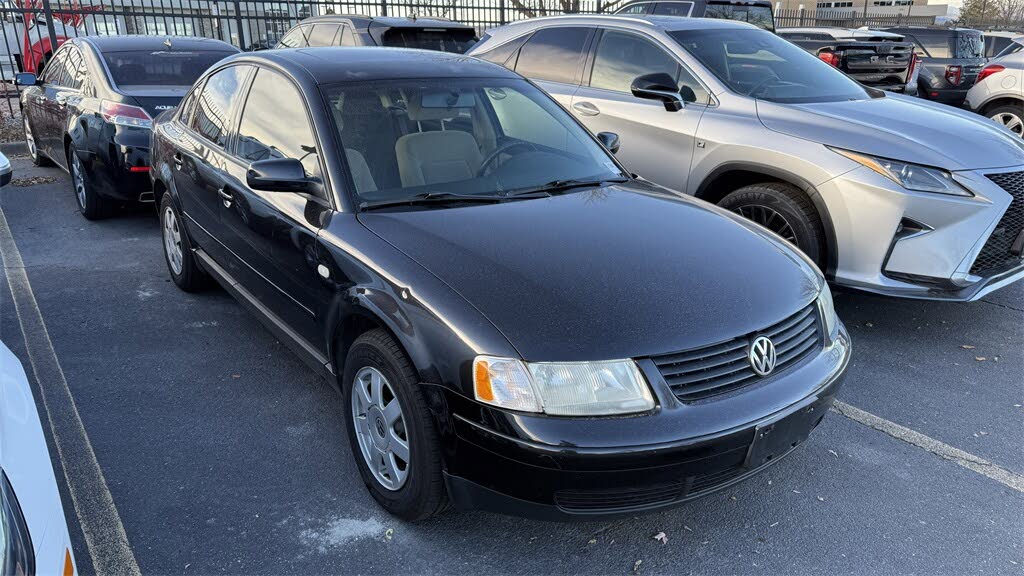 1999 Volkswagen Passat 4 Dr GLS V6 Sedan