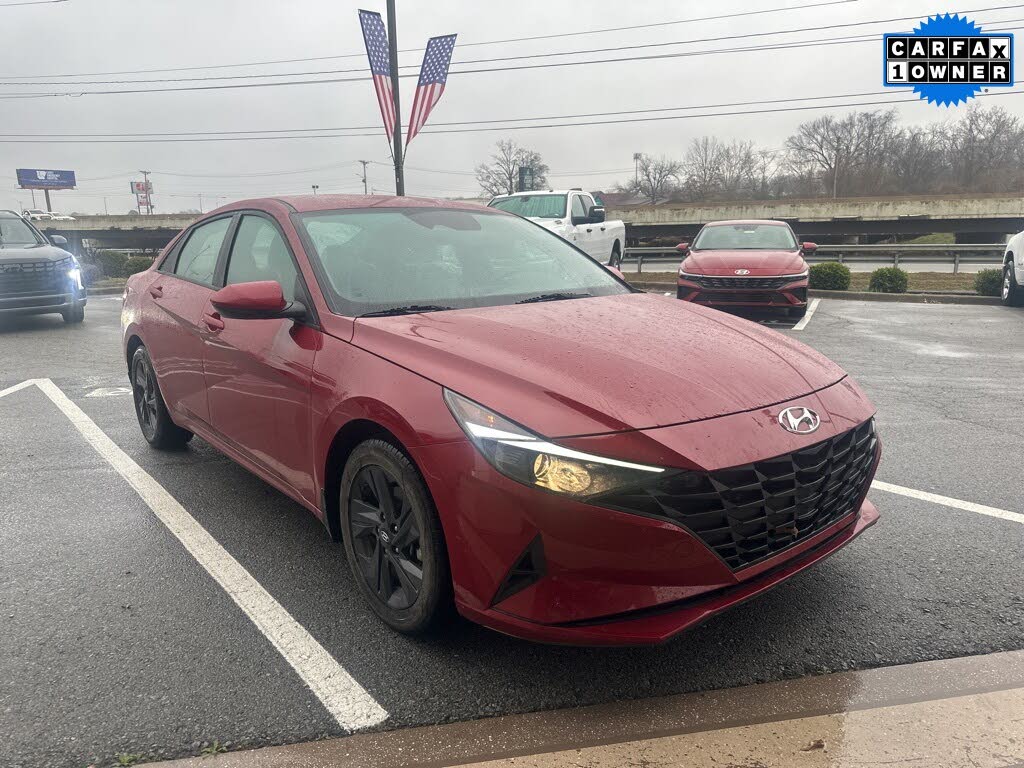 2022 Hyundai Elantra SEL FWD