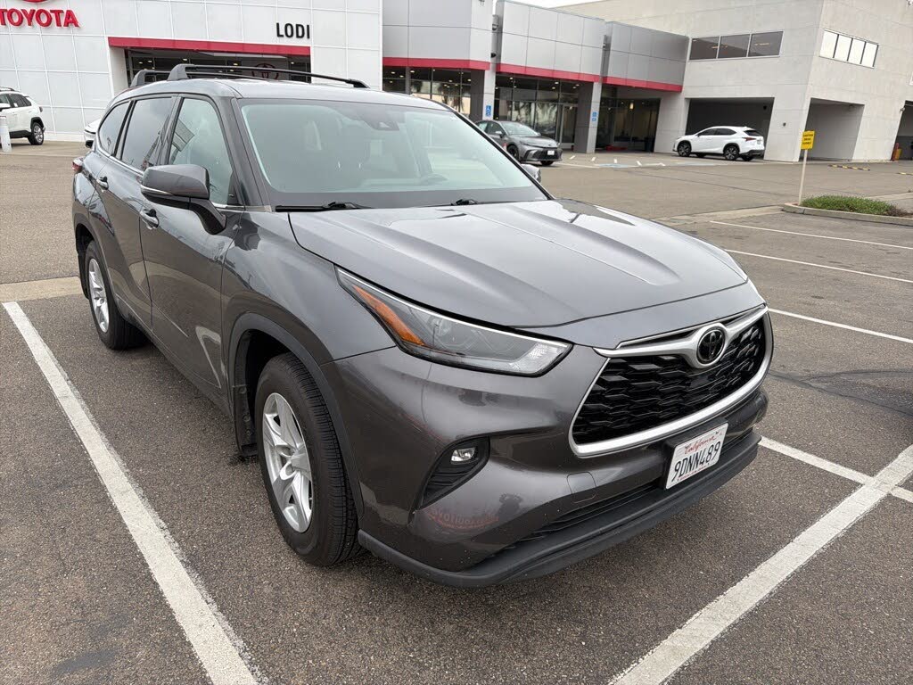 2022 Toyota Highlander LE FWD