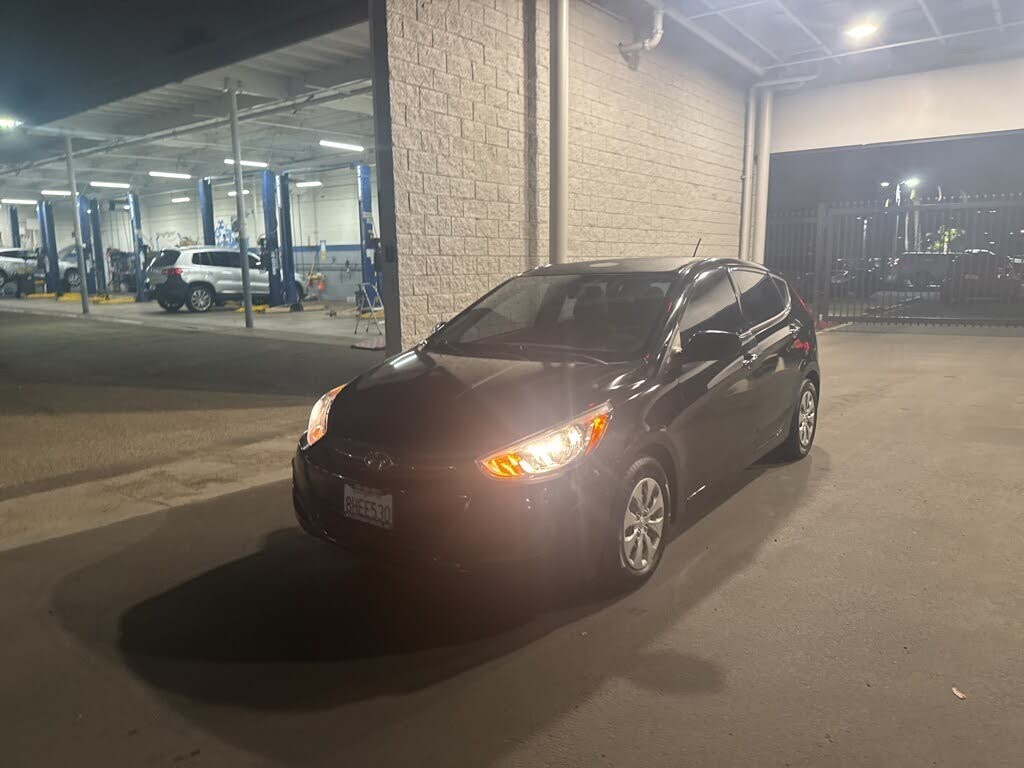 2016 Hyundai Accent SE 4-Door Hatchback FWD