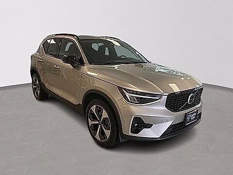 2023 Volvo XC40 B5 Plus Dark Theme AWD