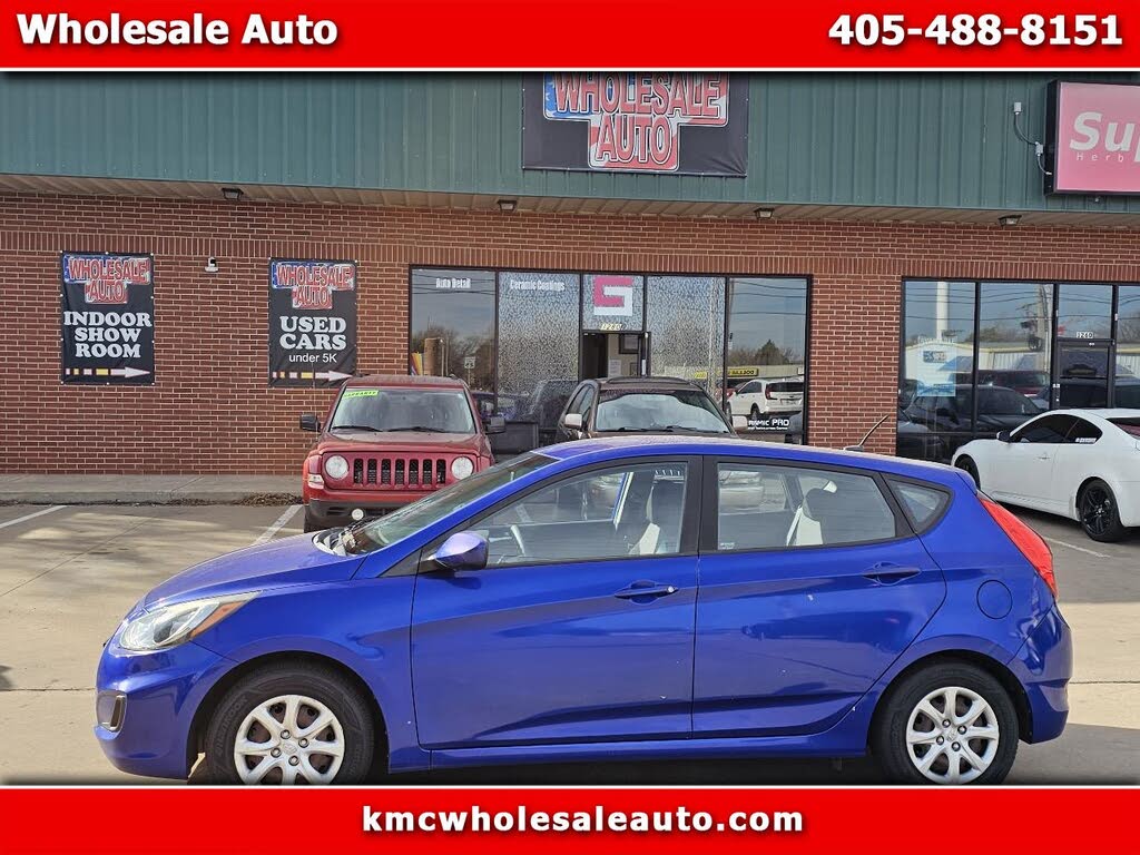 2012 Hyundai Accent GS 4-Door Hatchback FWD
