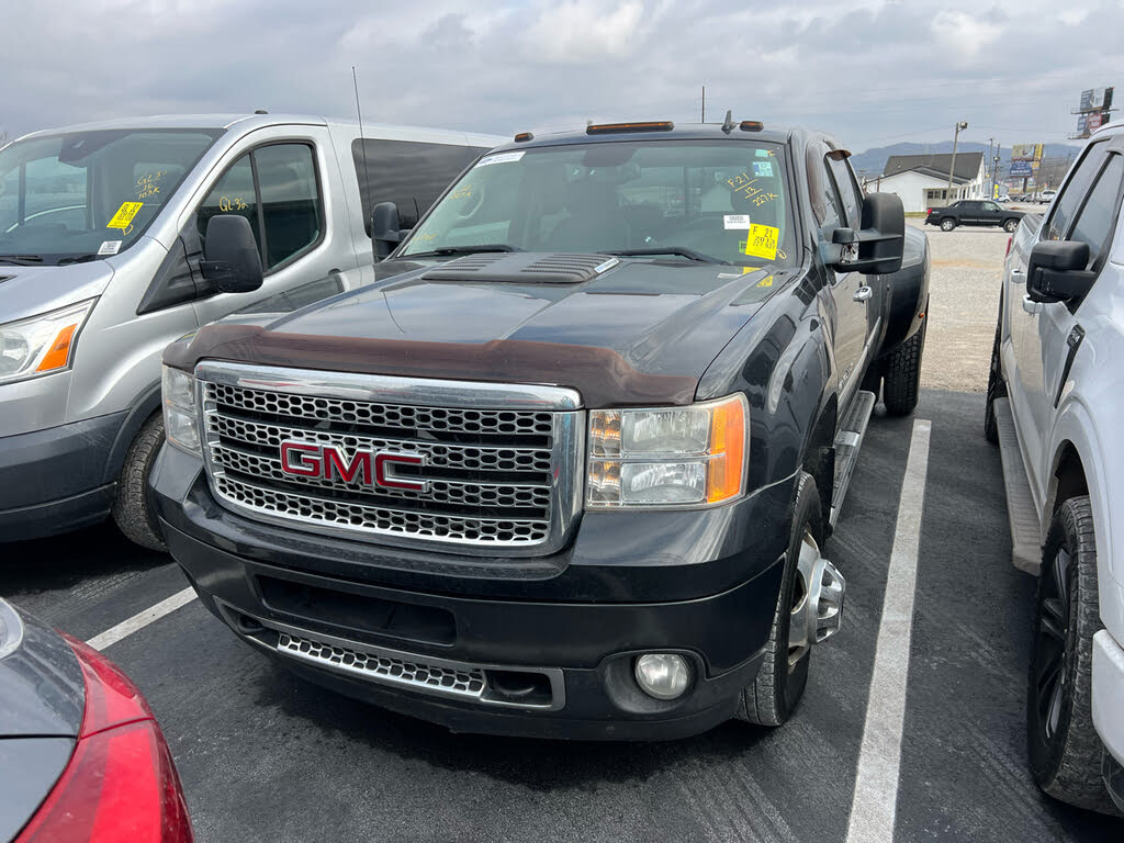 2013 GMC Sierra 3500HD Denali Crew Cab SB 4WD
