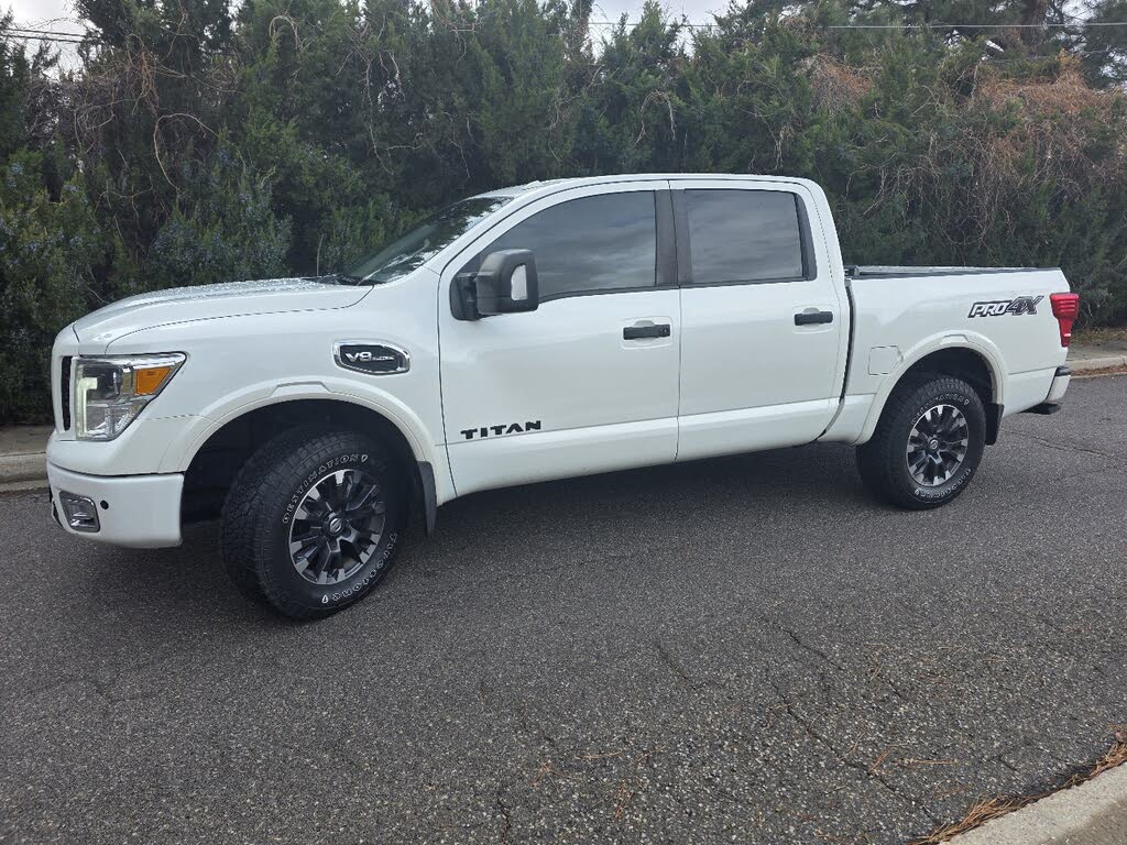 2017 Nissan Titan PRO-4X Crew Cab 4WD