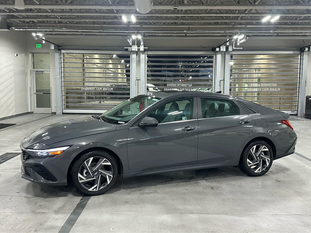 2025 Hyundai Elantra Limited FWD