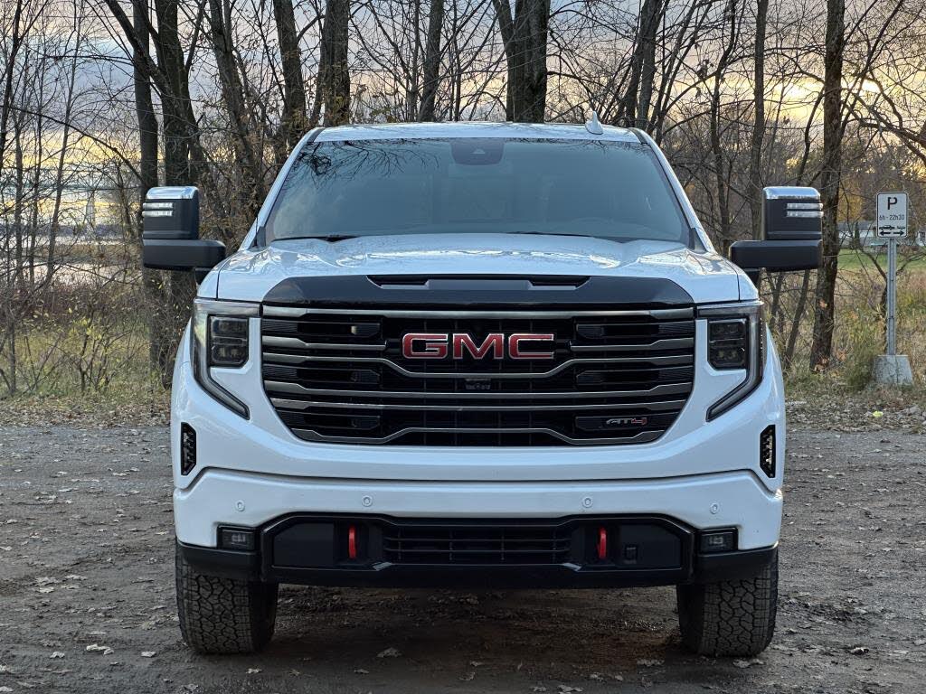GMC Sierra 1500 AT4 Crew Cab 4WD 2025