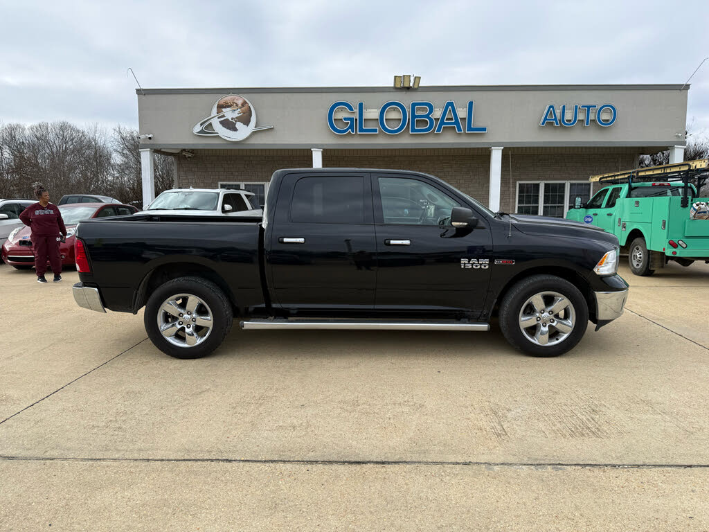 2015 RAM 1500 SLT Crew Cab RWD