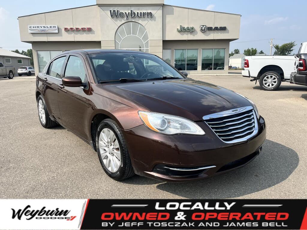 Chrysler 200 LX Sedan FWD 2013