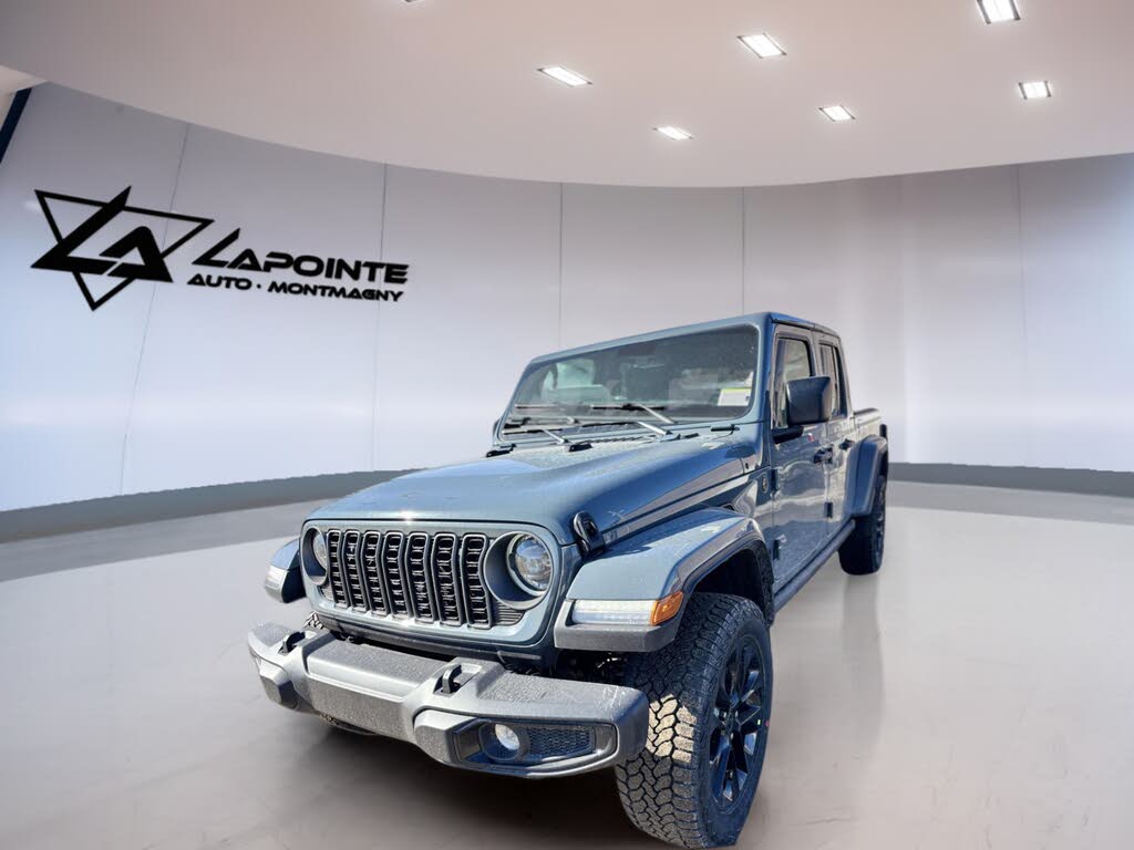 Jeep Gladiator NightHawk Crew Cab 4WD 2025